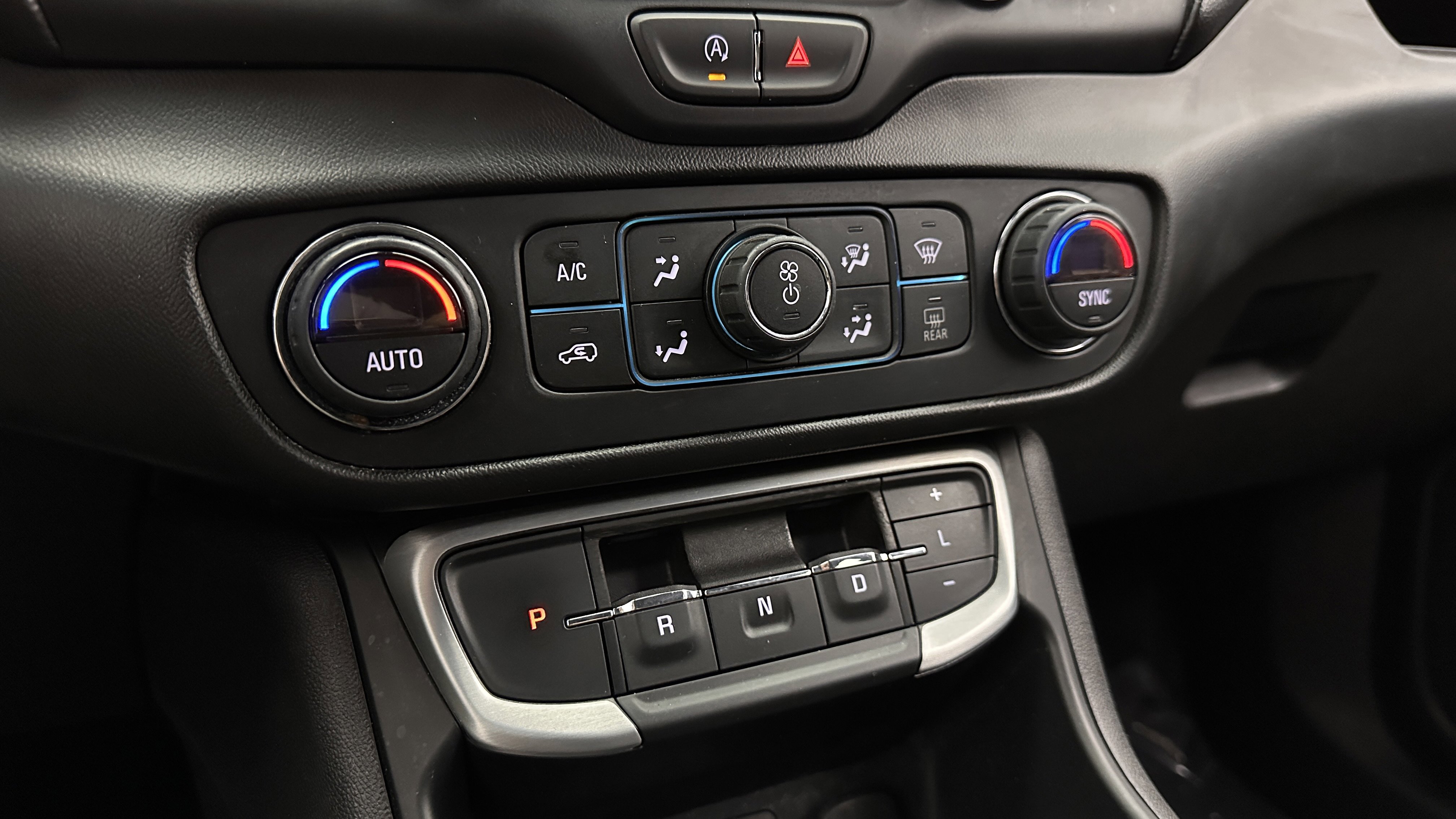 Used 2022 GMC Terrain SLT image 15