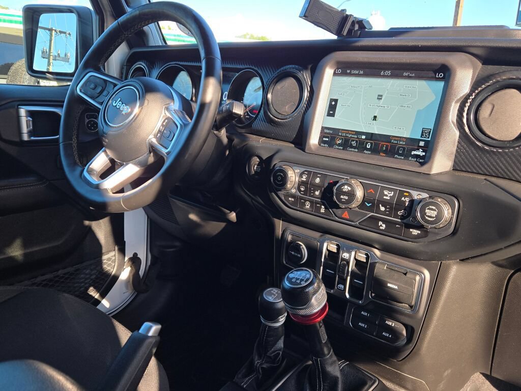 Certified 2020 Jeep Gladiator Overland AWD/4WD image 8