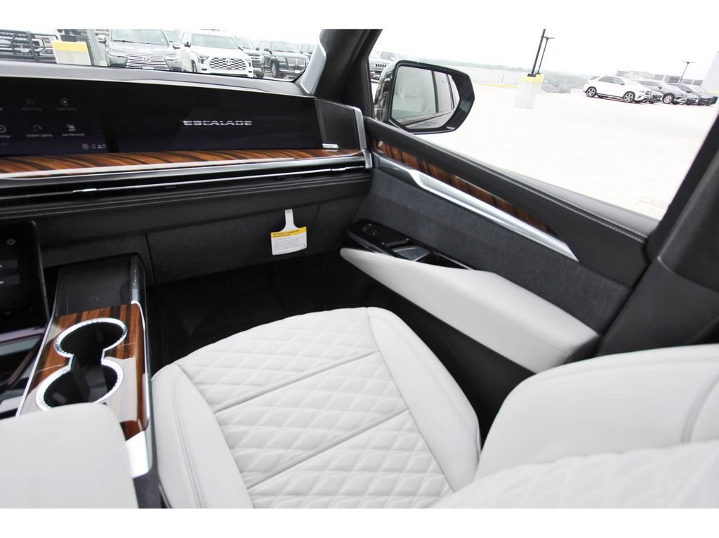 New 2026 Cadillac Escalade Platinum Sport w/ LPO, ONYX Package AWD/4WD image 10