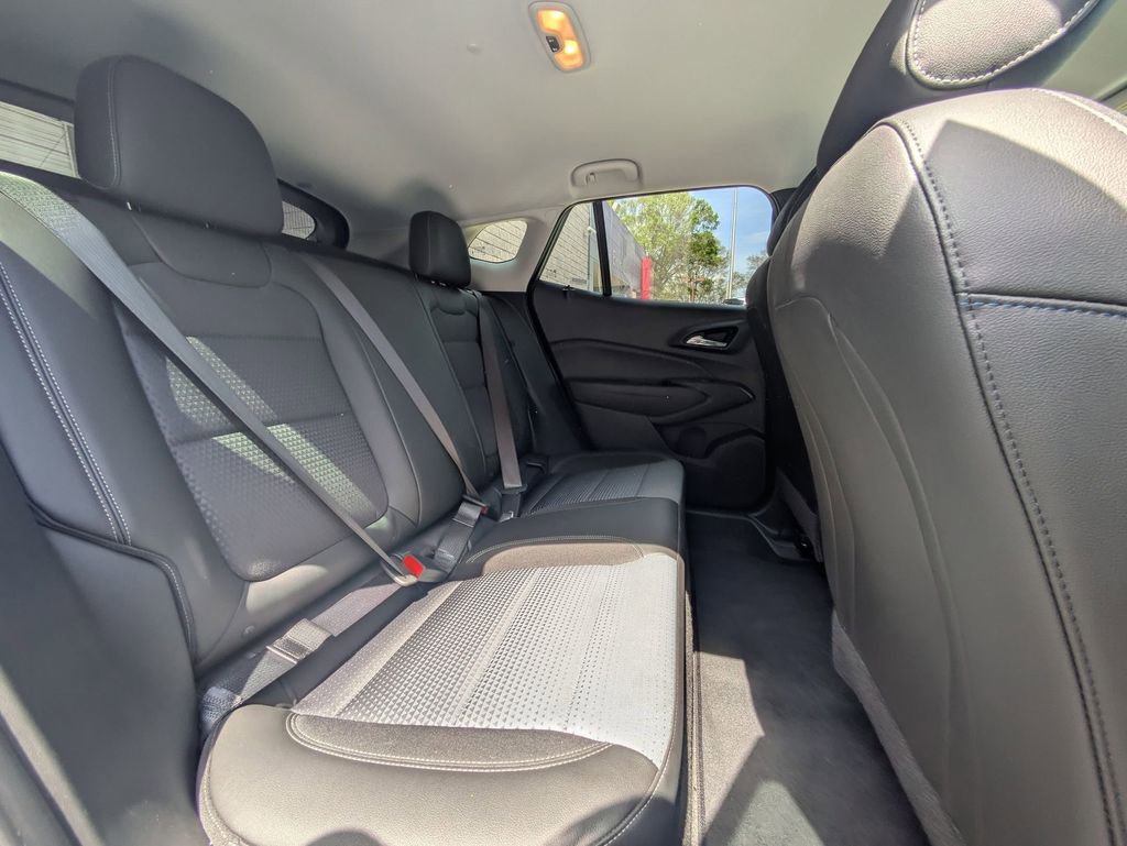 Used 2025 Chevrolet Trax LT w/ LT Convenience Package FWD image 28