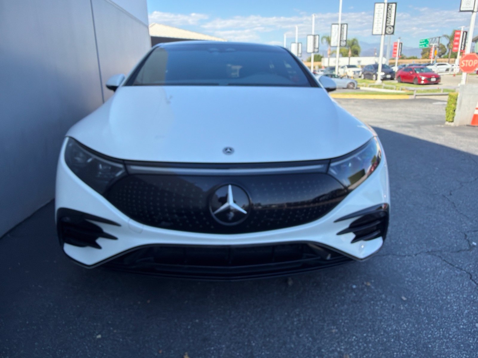 Used 2022 Mercedes-Benz EQS 580 4MATIC Sedan image 2