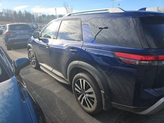 Used 2025 Nissan Pathfinder Platinum image 10