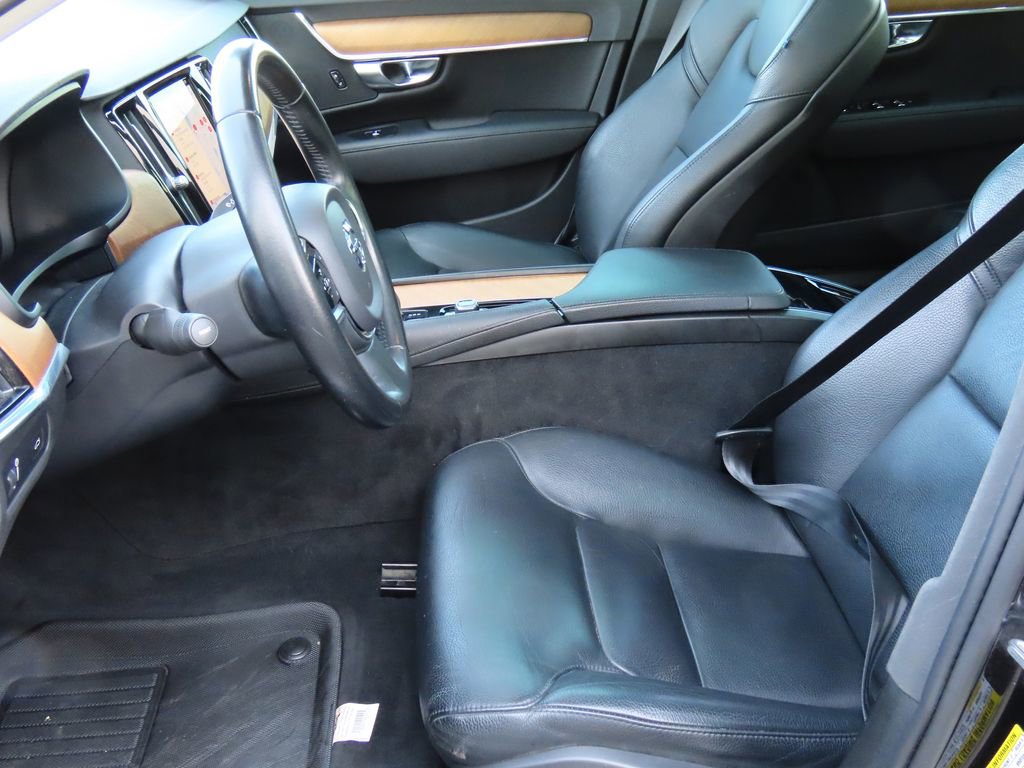 Used 2022 Volvo S90 B6 Momentum image 41