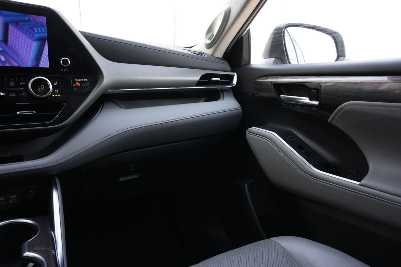 Used 2023 Toyota Highlander Limited image 8