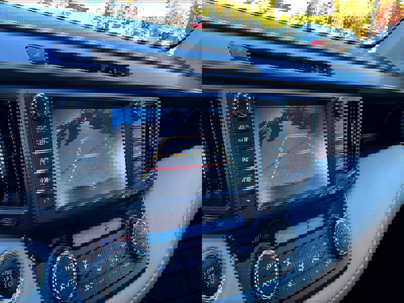 Used 2018 Toyota RAV4 Limited image 19