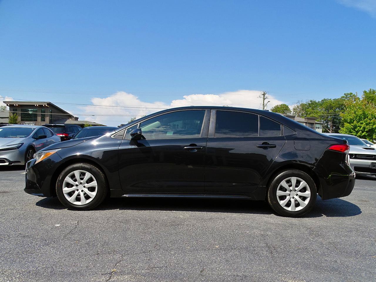 Used 2022 Toyota Corolla LE FWD image 4