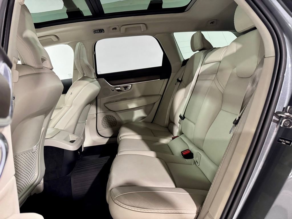 Used 2020 Volvo V90 T6 Cross Country image 29