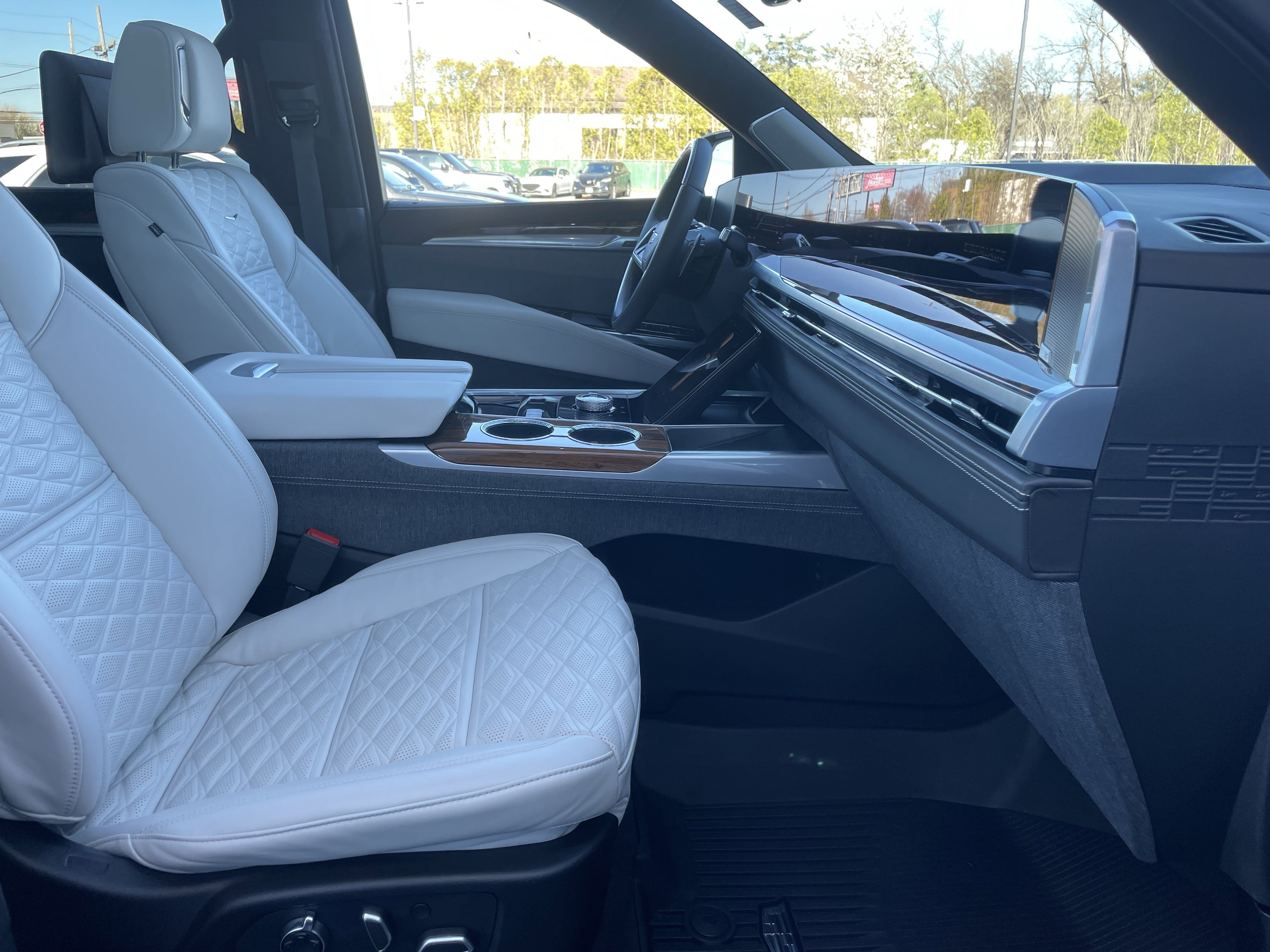 Used 2025 Cadillac Escalade Sport Platinum w/ LPO, ONYX Package image 15