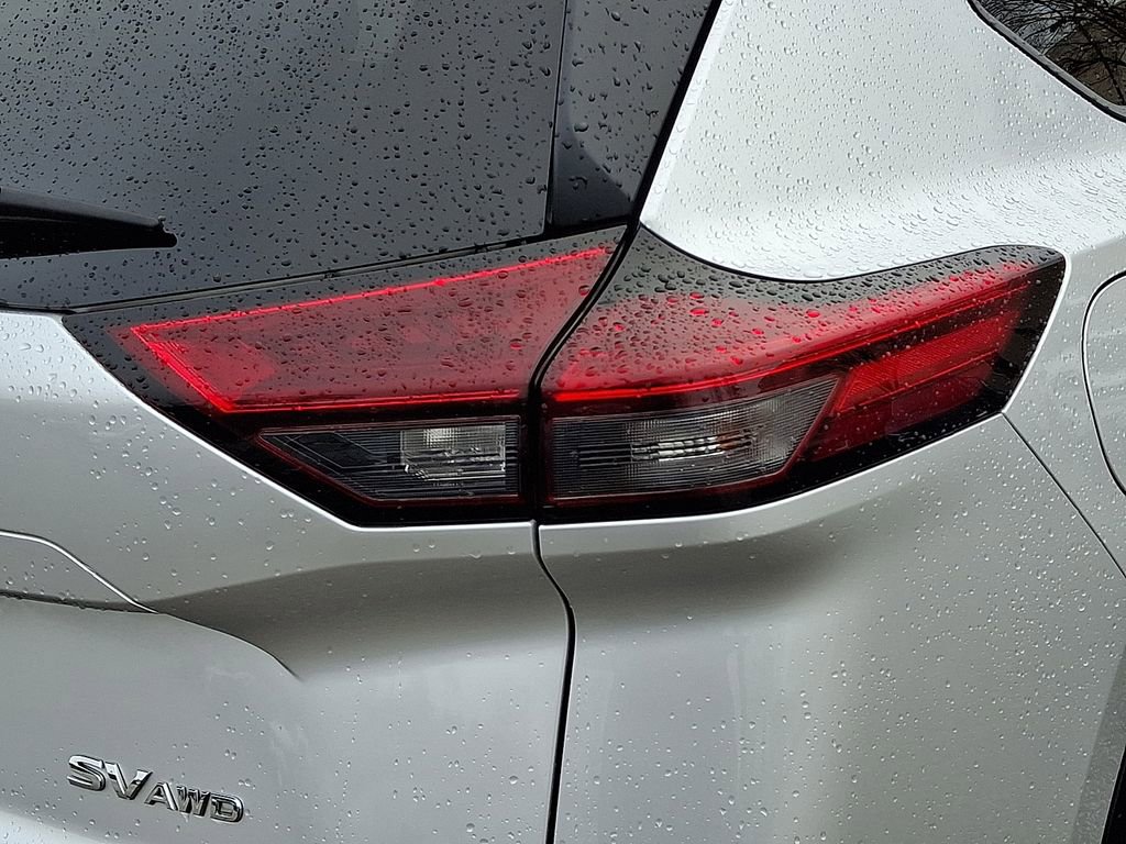 Used 2023 Nissan Rogue SV image 10