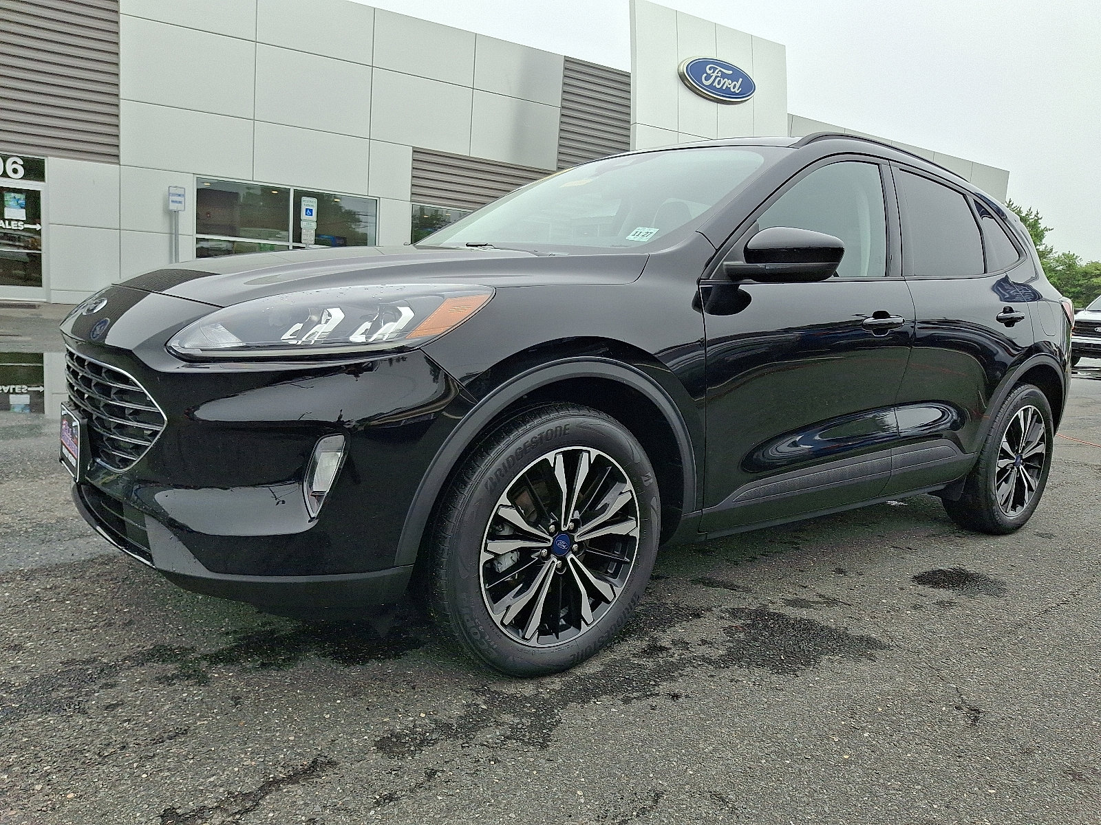 Certified 2022 Ford Escape SEL w/ SEL Stealth AWD Package image 5