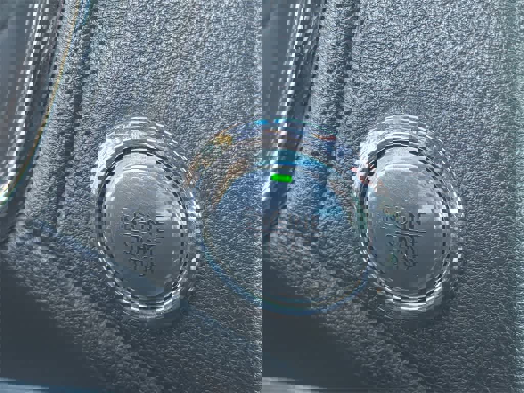 Used 2017 Lincoln Continental Reserve image 32