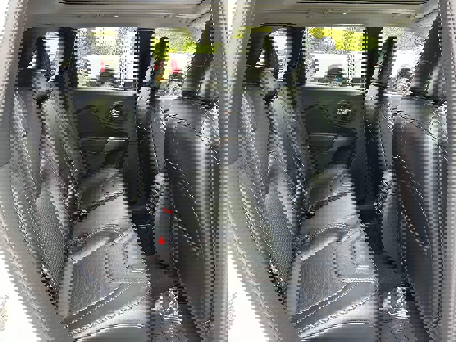 Certified 2022 Jeep Cherokee Limited AWD/4WD image 7