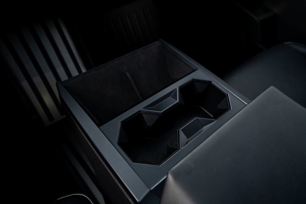 Used 2024 Tesla Cybertruck AWD Crew Cab image 29