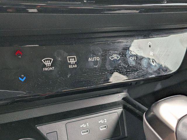 Used 2025 Nissan Kicks SR AWD/4WD image 19