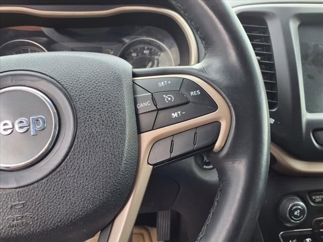 Used 2016 Jeep Cherokee Latitude w/ Comfort/Convenience Group FWD image 19