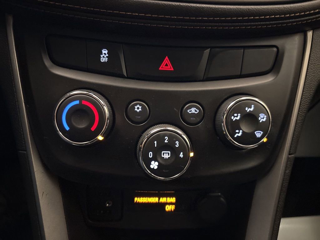Used 2018 Chevrolet Trax LT w/ LT Convenience Package image 24