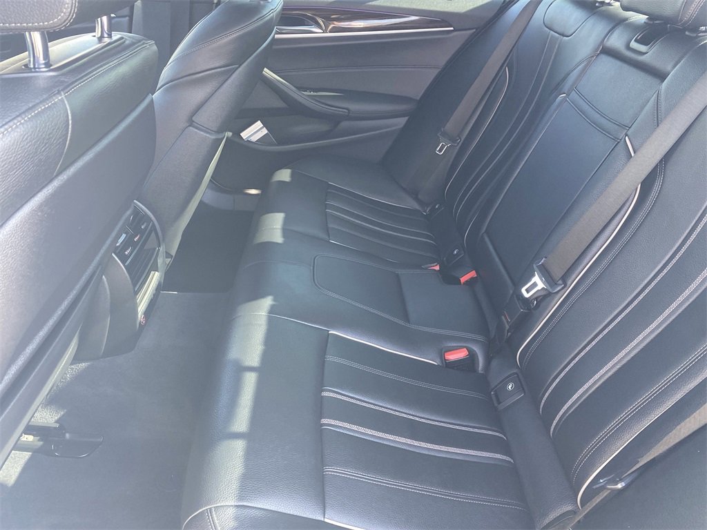 Used 2020 BMW 530i xDrive w/ Premium Package image 18