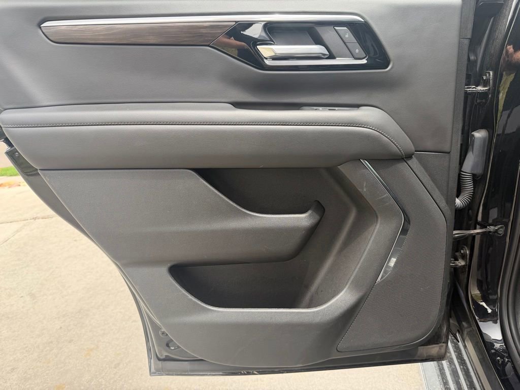 Used 2025 Chevrolet Tahoe LT AWD/4WD image 22
