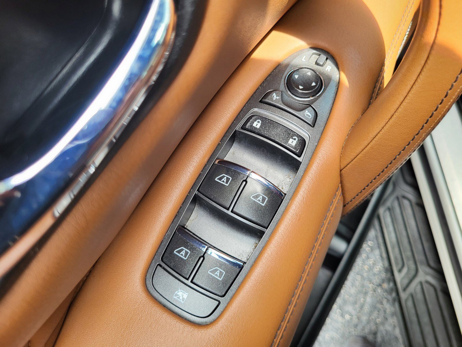 Used 2021 INFINITI QX80 Sensory w/ Cargo Package AWD/4WD image 18