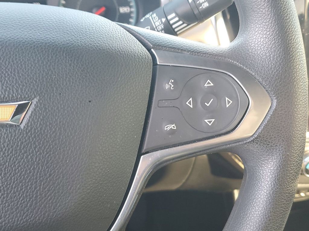 Used 2023 Chevrolet Traverse LS image 33