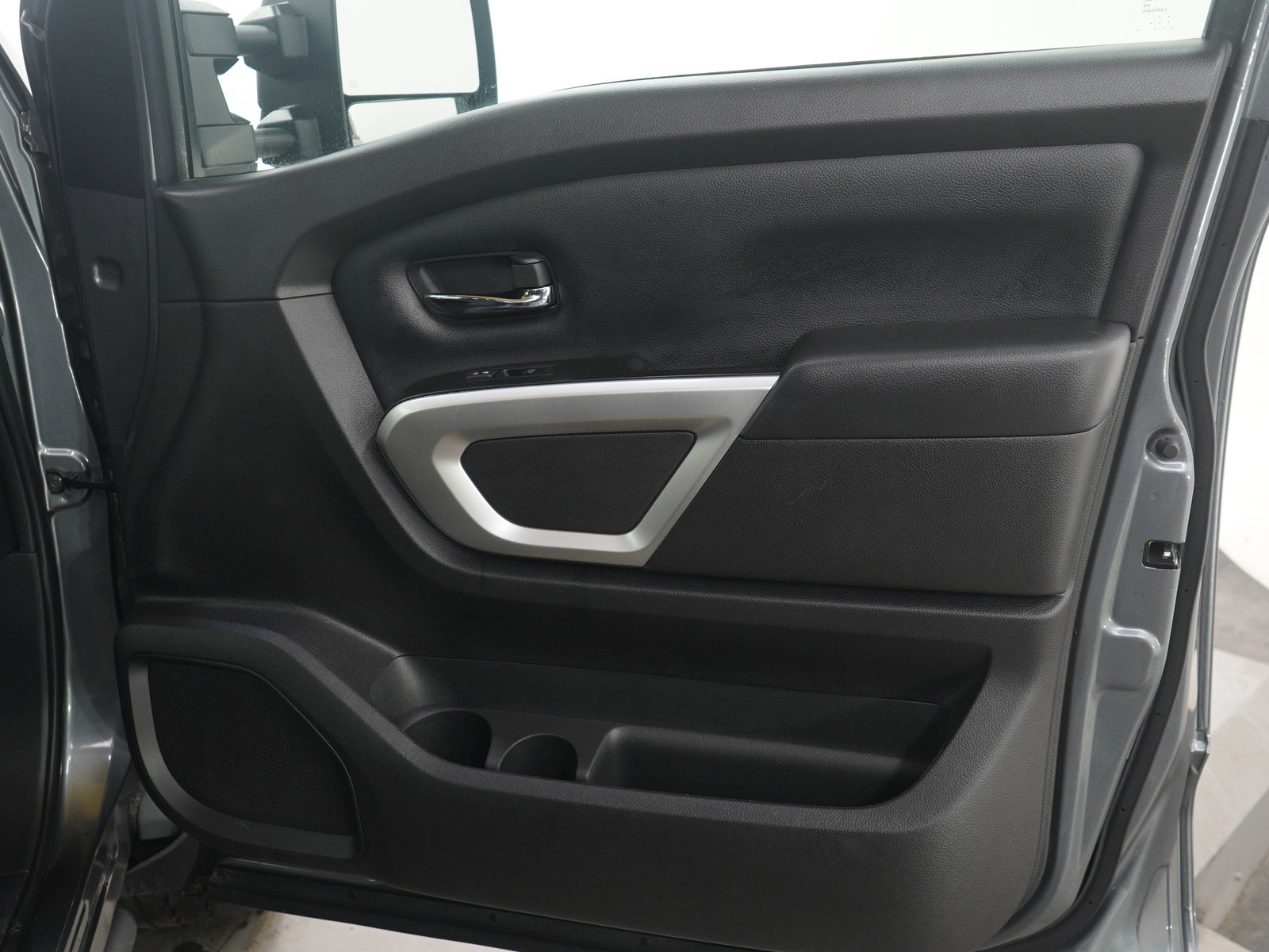 Used 2024 Nissan Titan SV w/ SV Convenience Package image 14