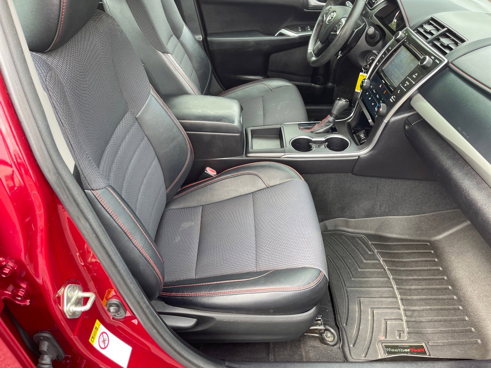 Used 2017 Toyota Camry SE FWD image 19