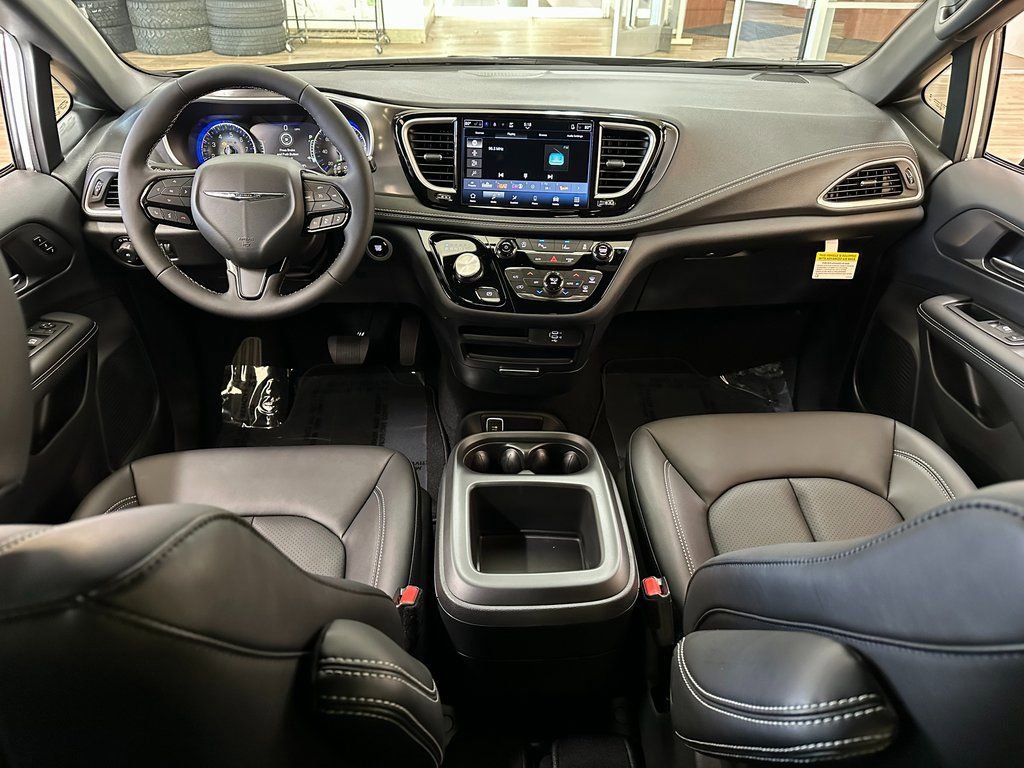 New 2026 Chrysler Pacifica Select w/ S Appearance Package image 12