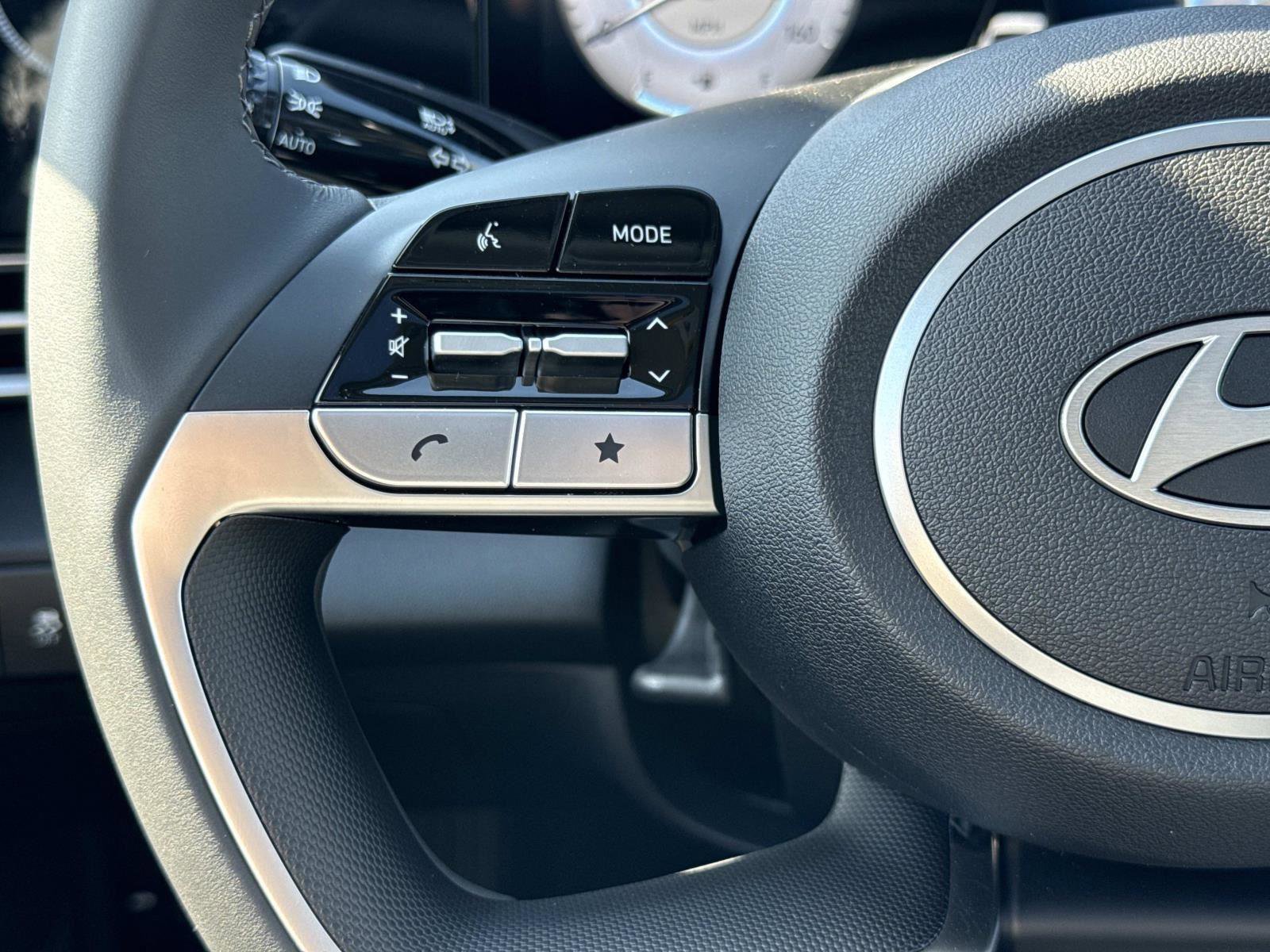 New 2025 Hyundai Elantra Limited image 7