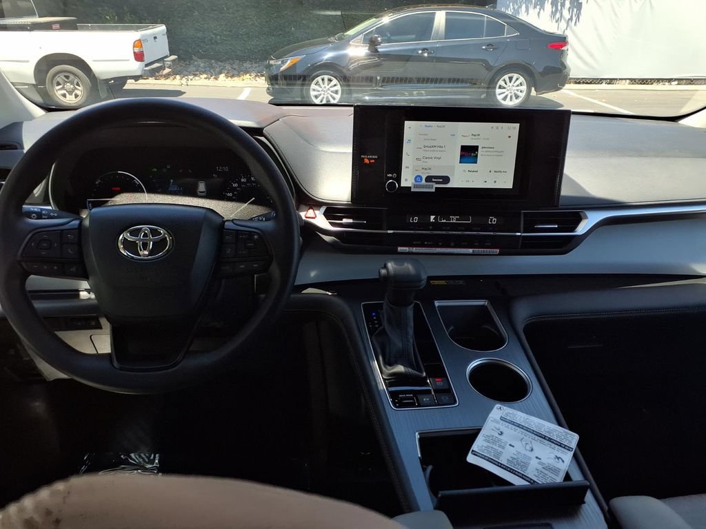 Certified 2026 Toyota Sienna LE FWD image 19