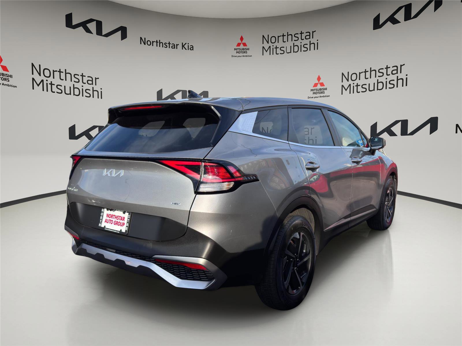 Used 2023 Kia Sportage LX image 4