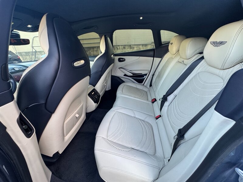 Used 2022 Aston Martin DBX AWD/4WD image 27