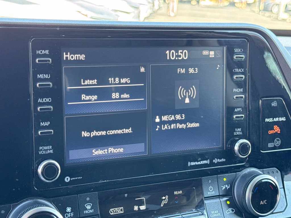 Used 2022 Toyota Highlander XLE FWD image 29