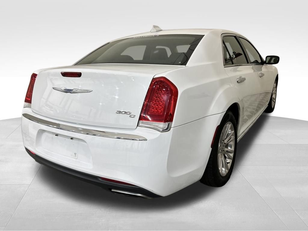 Used 2017 Chrysler 300 C image 5
