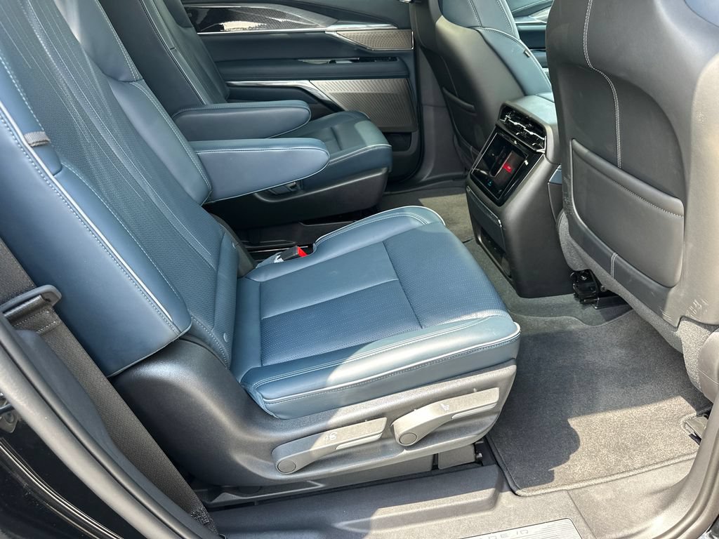 Certified 2025 Cadillac Escalade IQ Luxury 2 AWD/4WD image 15