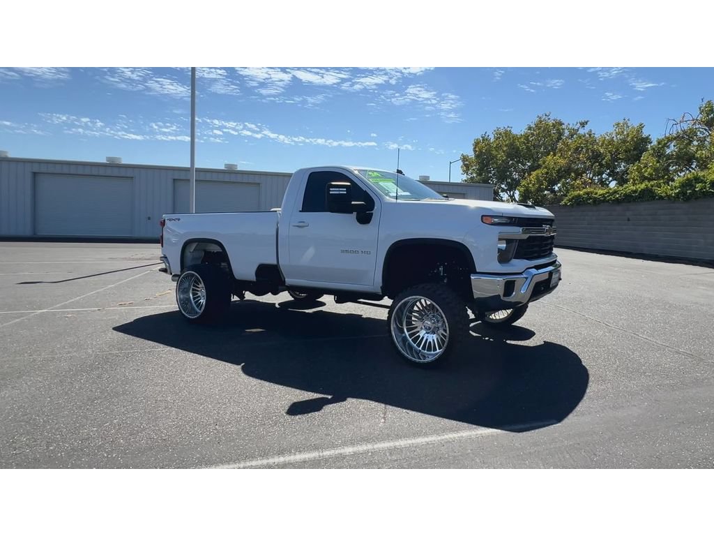 Used 2024 Chevrolet Silverado 2500 LT AWD/4WD image 2