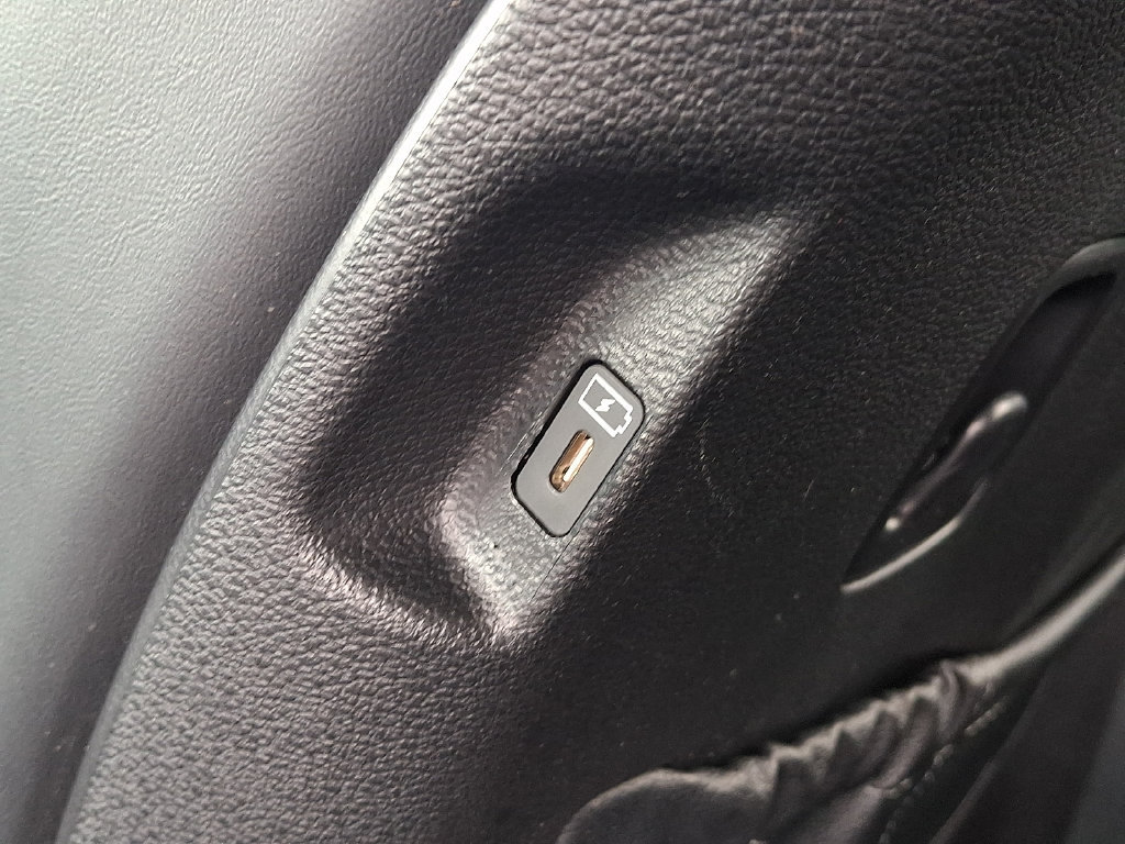 Used 2023 Kia Telluride S AWD/4WD image 14