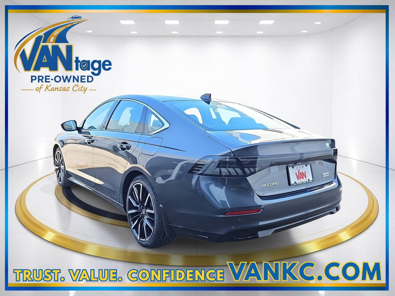 Used 2023 Honda Accord Touring image 9