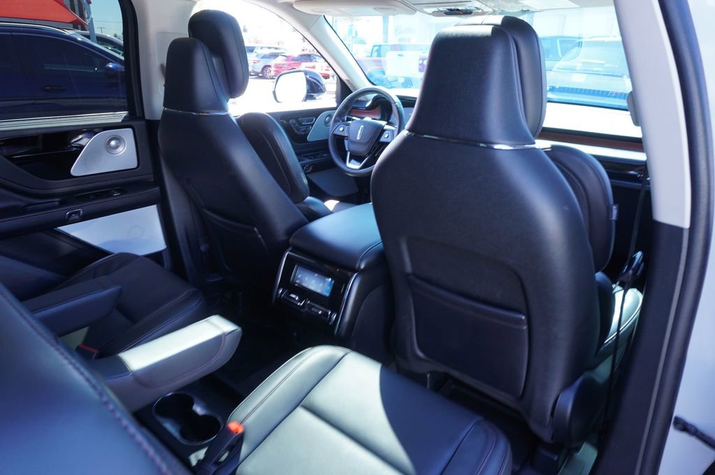 Used 2023 Lincoln Aviator Reserve w/ Equipment Group 201A image 11