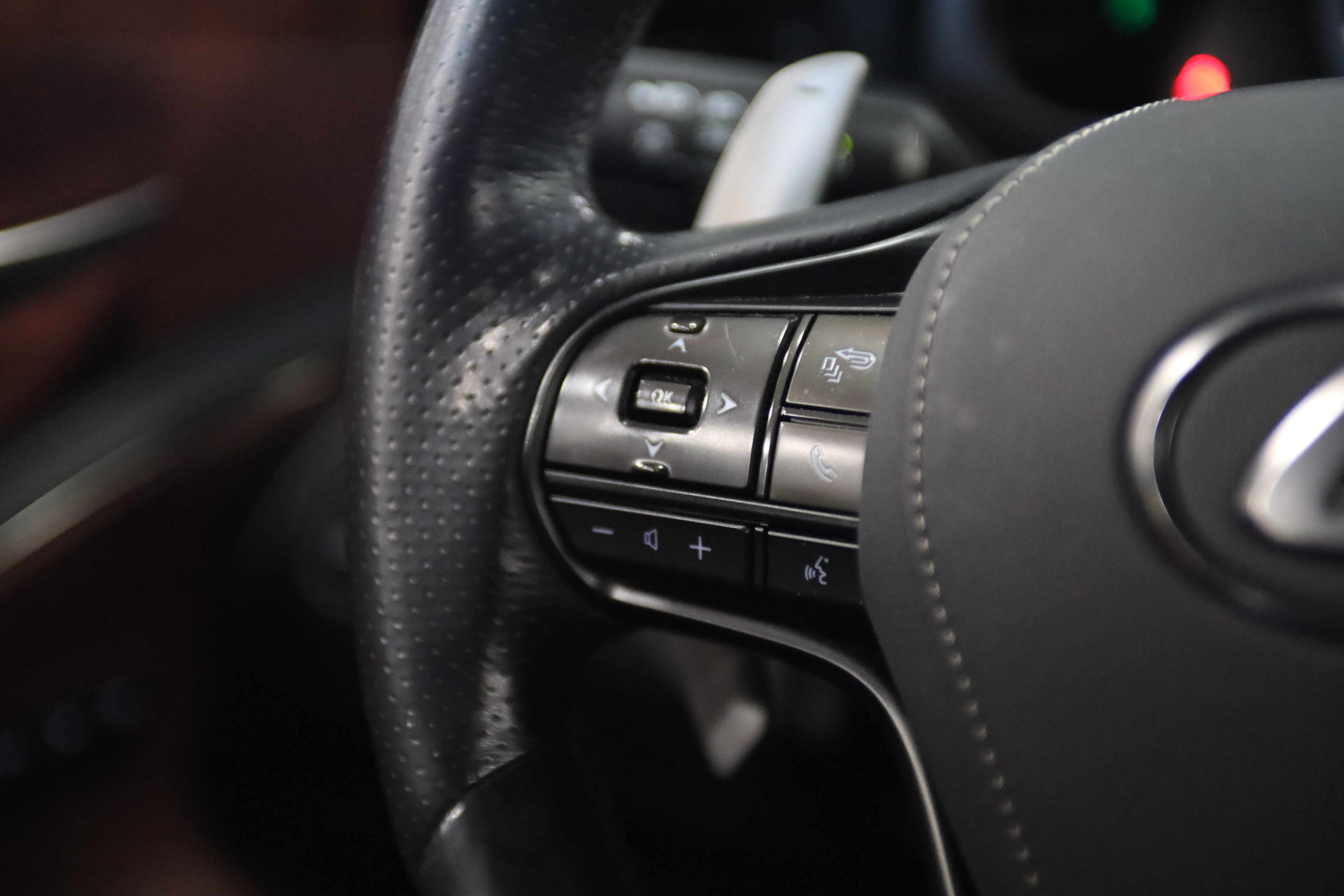 Used 2018 Lexus LC 500 Coupe w/ Touring Package RWD image 26