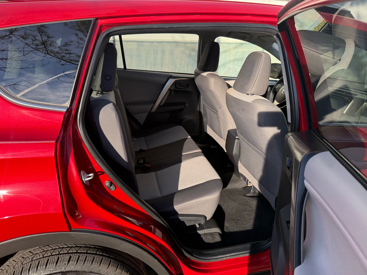 Used 2013 Toyota RAV4 LE image 21