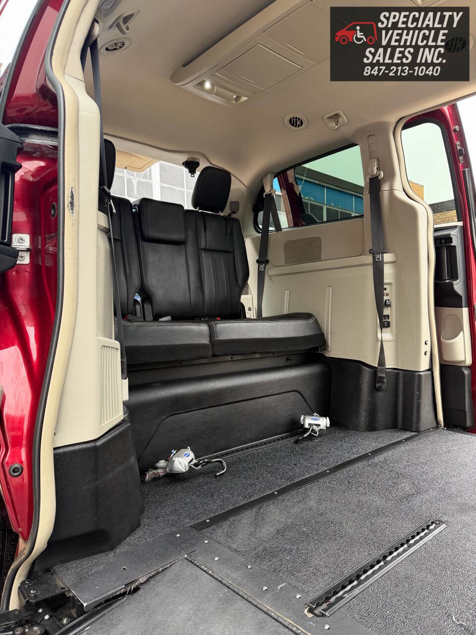 Used 2014 Chrysler Town & Country Touring image 15