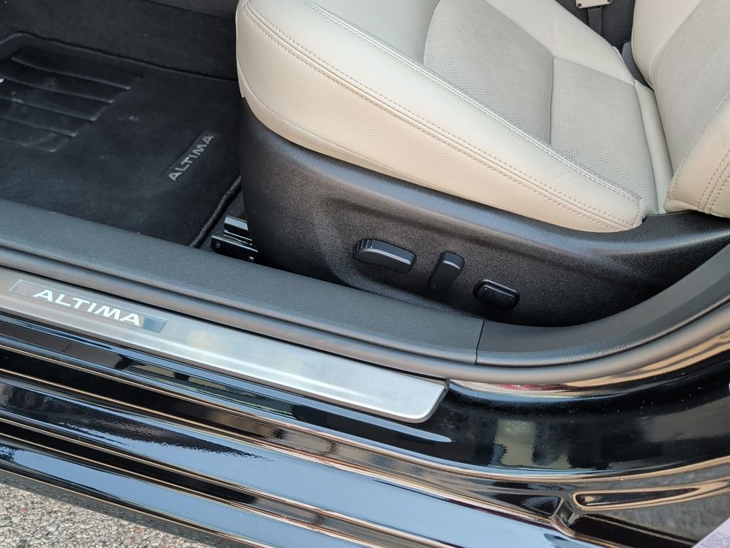 Used 2024 Nissan Altima 2.5 SL FWD image 12