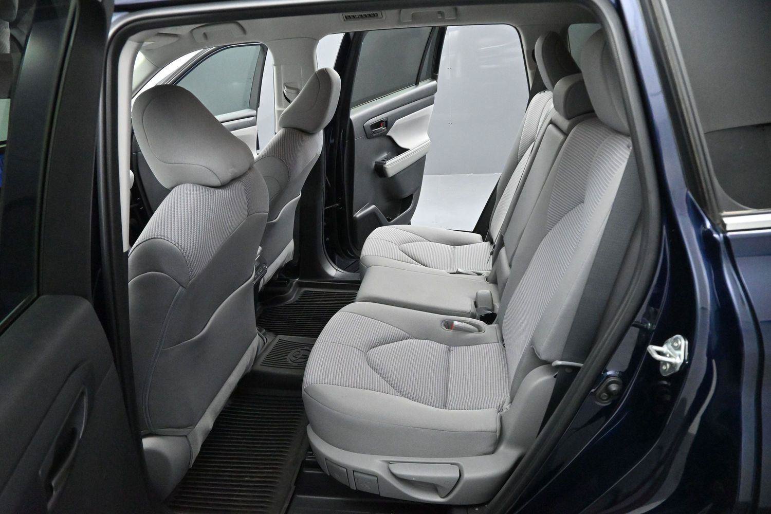 Used 2023 Toyota Highlander LE FWD image 28