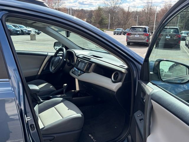 Used 2014 Toyota RAV4 Limited w/ Technology Package image 28