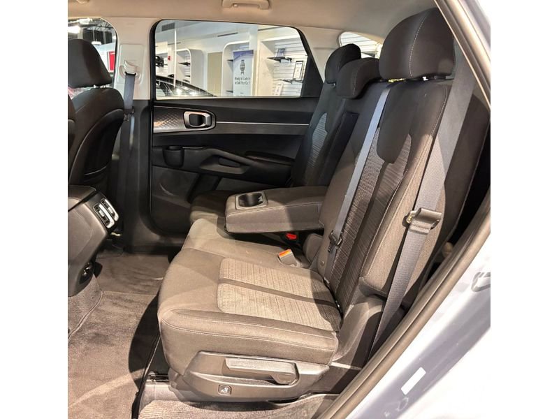 Used 2023 Kia Sorento LX AWD/4WD image 15