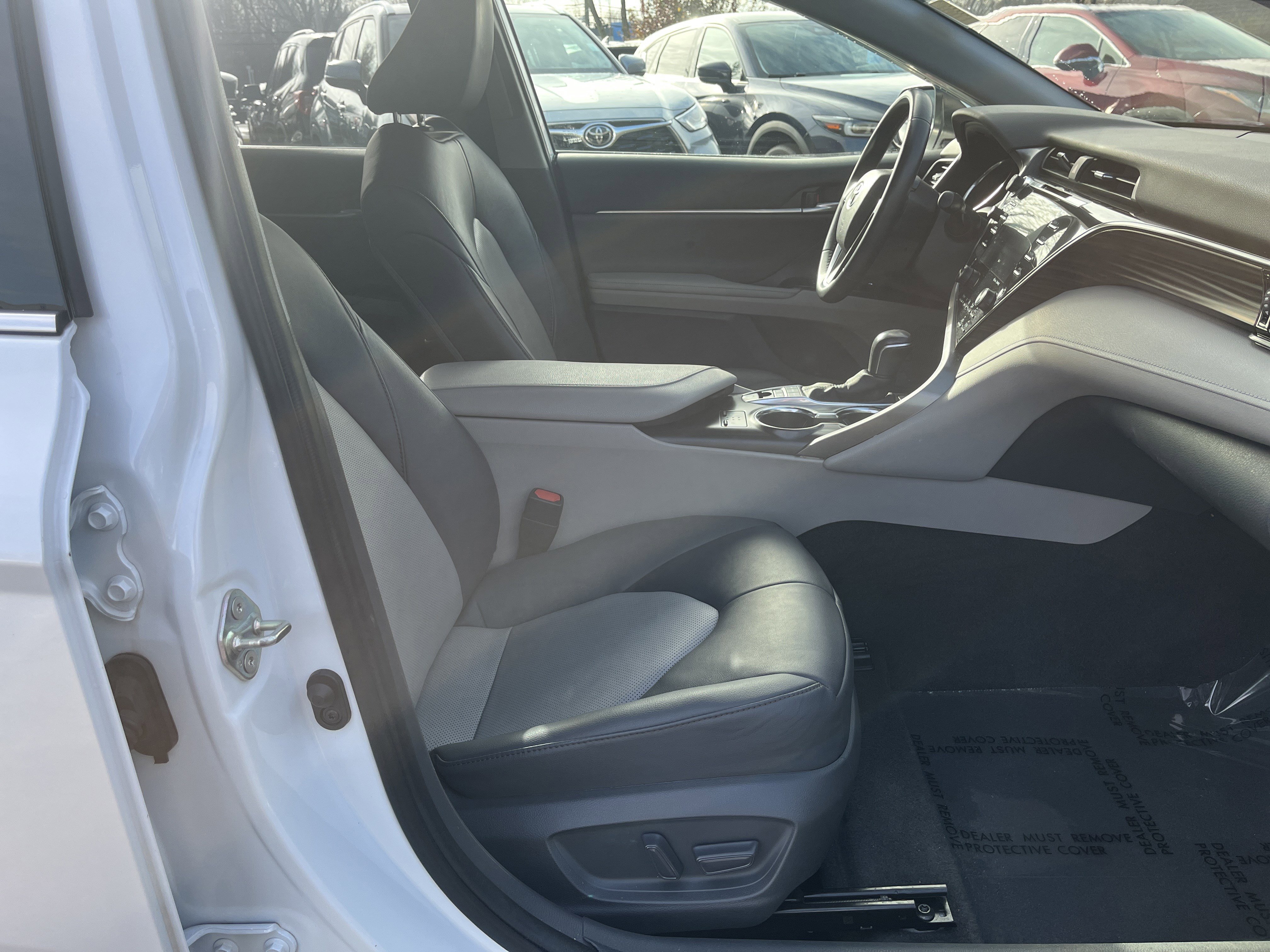 Used 2020 Toyota Camry XLE image 18