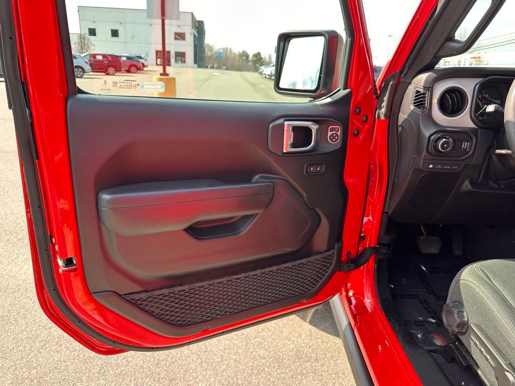Used 2024 Jeep Wrangler Unlimited image 15