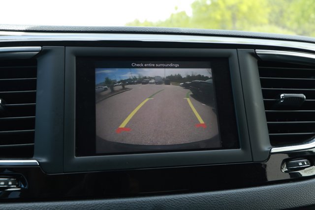 Used 2020 Chrysler Pacifica Touring-L image 18