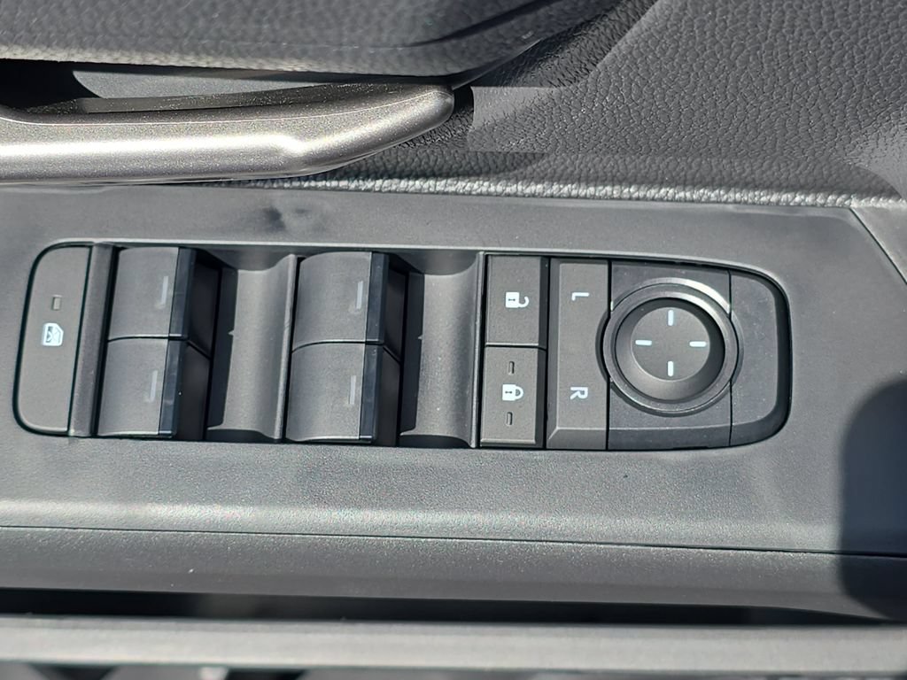 Used 2025 Toyota Tacoma TRD Off-Road AWD/4WD image 31