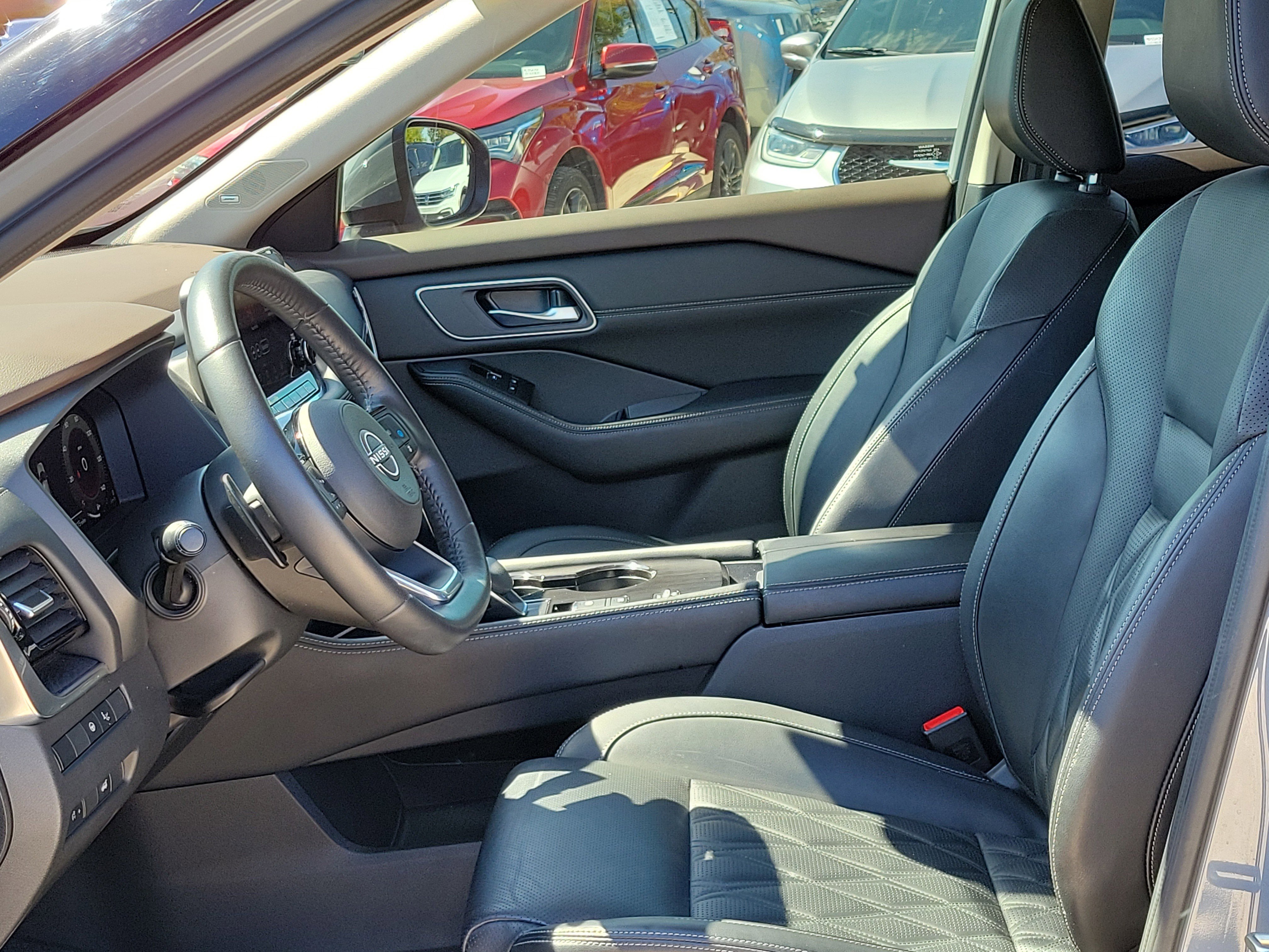 Used 2022 Nissan Rogue Platinum w/ Head-Up Display Package image 22